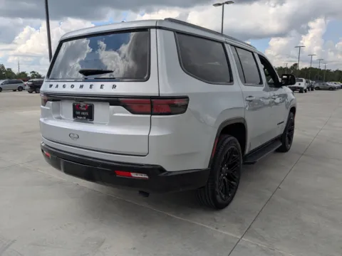 More photos of 2025 Jeep Wagoneer Series II Carbide at Woody Folsom CDJR of Douglas, GA