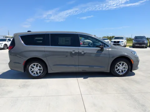 Another view of 2025 Chrysler Pacifica Select for sale in Douglas, GA at Woody Folsom CDJR of Douglas