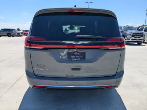More photos of 2025 Chrysler Pacifica Select at Woody Folsom CDJR of Douglas, GA