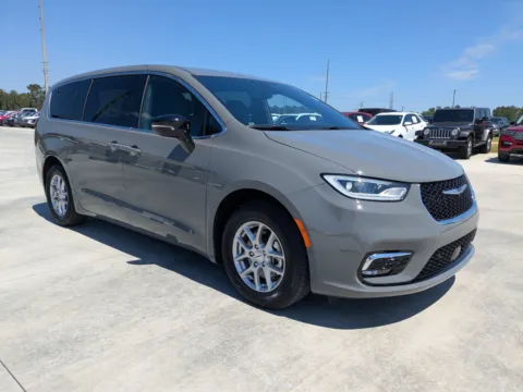 Photos of 2025 Chrysler Pacifica Select for sale in Douglas, GA at Woody Folsom CDJR of Douglas