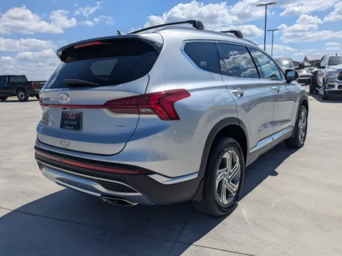 More photos of 2022 Hyundai Santa Fe SEL at Woody Folsom CDJR of Douglas, GA
