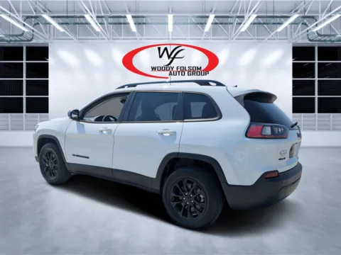 More photos of 2023 Jeep Cherokee Altitude Lux at Woody Folsom CDJR of Douglas, GA