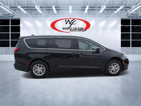 Photos of 2025 Chrysler Pacifica Select for sale in Douglas, GA at Woody Folsom CDJR of Douglas