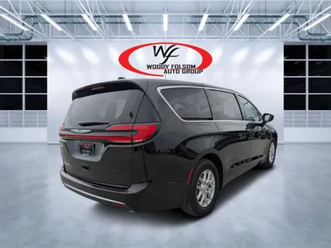 Another view of 2025 Chrysler Pacifica Select for sale in Douglas, GA at Woody Folsom CDJR of Douglas