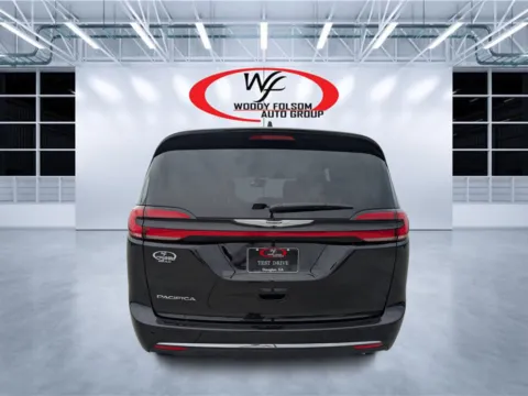 More photos of 2025 Chrysler Pacifica Select at Woody Folsom CDJR of Douglas, GA