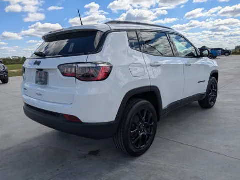 More photos of 2026 Jeep Compass Latitude Altitude at Woody Folsom CDJR of Douglas, GA