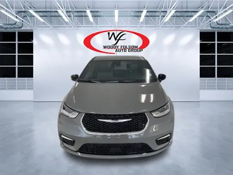 Photos of 2025 Chrysler Pacifica Select for sale in Douglas, GA at Woody Folsom CDJR of Douglas
