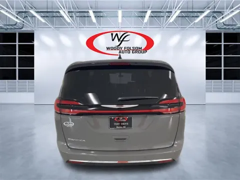 More photos of 2025 Chrysler Pacifica Select at Woody Folsom CDJR of Douglas, GA