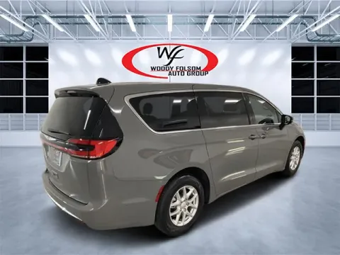 More photos of 2025 Chrysler Pacifica Select at Woody Folsom CDJR of Douglas, GA