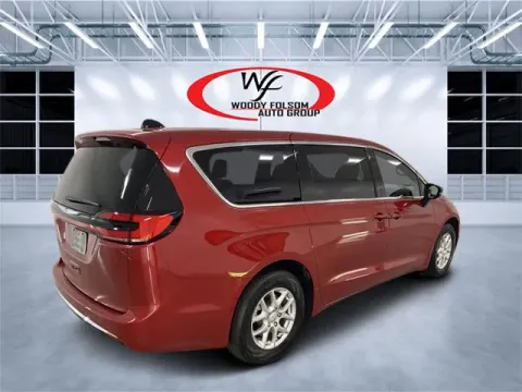 More photos of 2025 Chrysler Pacifica Select at Woody Folsom CDJR of Douglas, GA