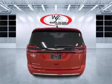 More photos of 2025 Chrysler Pacifica Select at Woody Folsom CDJR of Douglas, GA