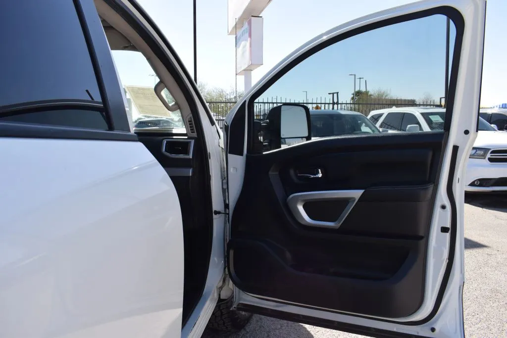 2016 Nissan Titan XD Pro-4X - Photo 23
