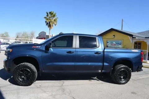 More photos of 2020 Chevrolet Silverado 1500 Crew Cab LT Trail Boss Pickup 4D 5 3/4 ft at Select Automotive Inc., TX