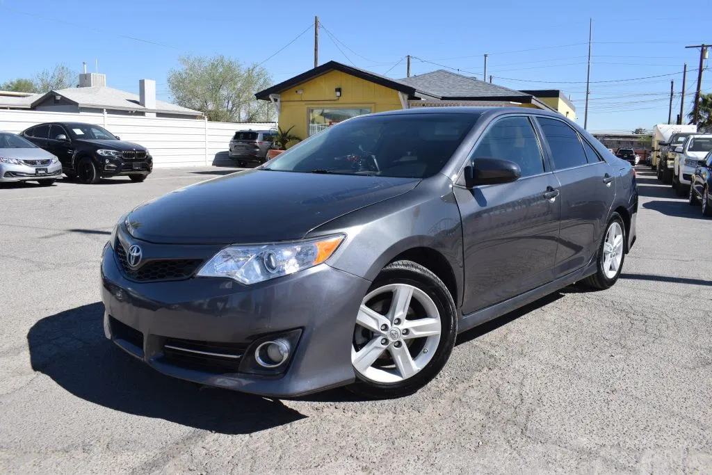 Gray 2013 Toyota Camry XLE Sedan 4D for sale in El Paso, TX