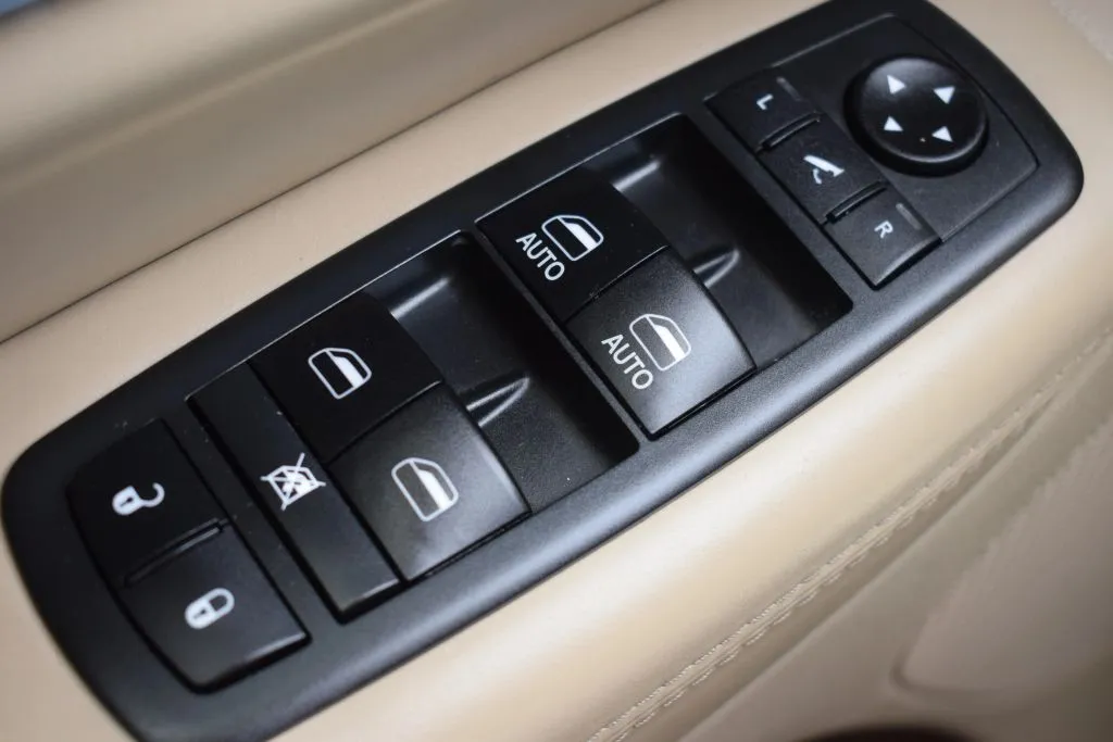 2018 Jeep Grand Cherokee Overland - Photo 44