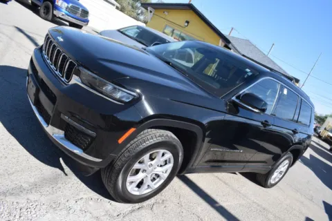 Another view of 2022 Jeep Grand Cherokee L Limited Sport Utility 4D for sale in El Paso, TX at Select Automotive Inc.