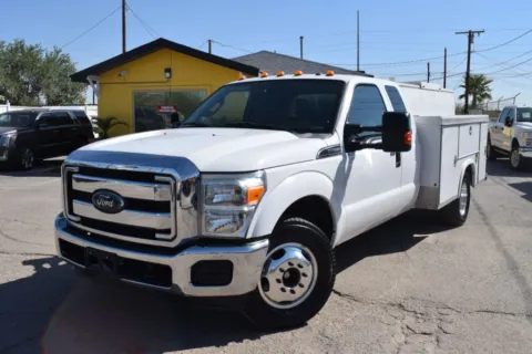 White 2016 Ford F350 Super Duty Super Cab & Chassis XLT Cab & Chassis 4D for sale in El Paso, TX