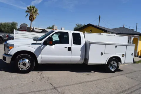 More photos of 2016 Ford F350 Super Duty Super Cab & Chassis XLT Cab & Chassis 4D at Select Automotive Inc., TX
