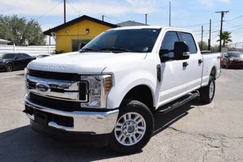White 2018 Ford F250 Super Duty Crew Cab XLT Pickup 4D 6 3/4 ft for sale in El Paso, TX