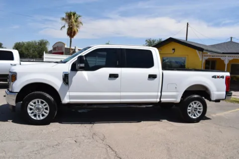 More photos of 2018 Ford F250 Super Duty Crew Cab XLT Pickup 4D 6 3/4 ft at Select Automotive Inc., TX
