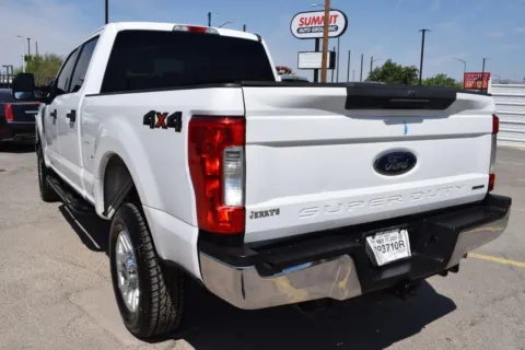 More photos of 2018 Ford F250 Super Duty Crew Cab XLT Pickup 4D 6 3/4 ft at Select Automotive Inc., TX