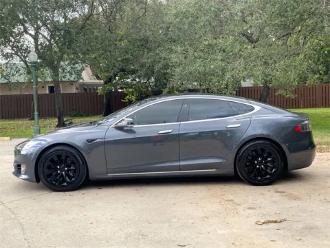 More photos of 2017 Tesla Model S 60 at Auto Trust USA, FL