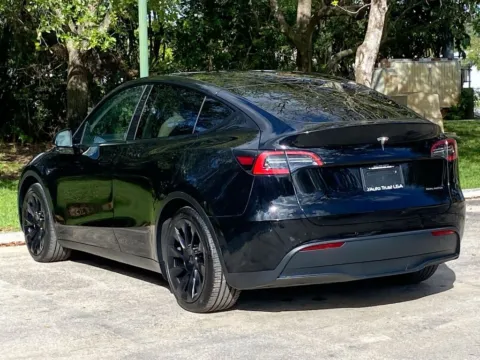 More photos of 2021 Tesla Model Y Long Range at Auto Trust USA, FL