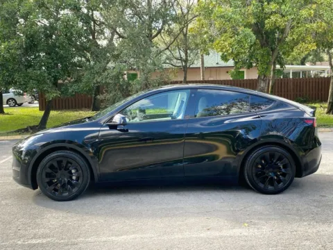 More photos of 2021 Tesla Model Y Long Range at Auto Trust USA, FL