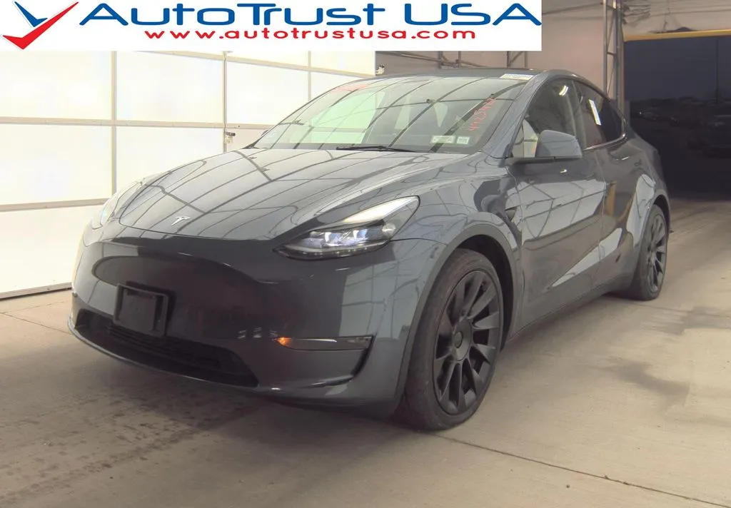 2023 Tesla Model Y Long Range's photo