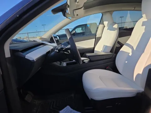 More photos of 2021 Tesla Model Y Long Range at Auto Trust USA, FL