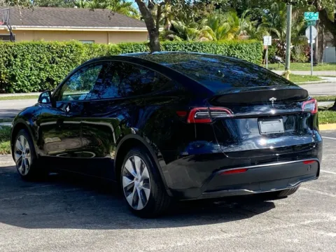 More photos of 2022 Tesla Model Y Long Range at Auto Trust USA, FL