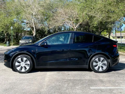 More photos of 2022 Tesla Model Y Long Range at Auto Trust USA, FL
