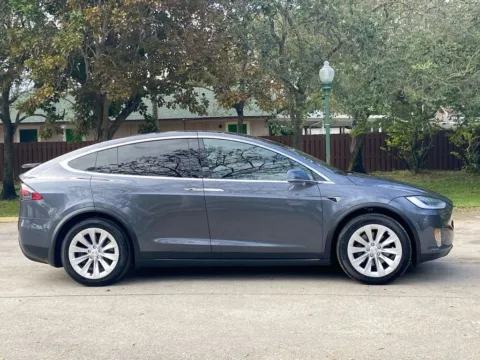 More photos of 2021 Tesla Model X Long Range at Auto Trust USA, FL