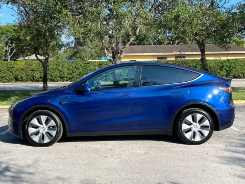 More photos of 2023 Tesla Model Y Long Range at Auto Trust USA, FL