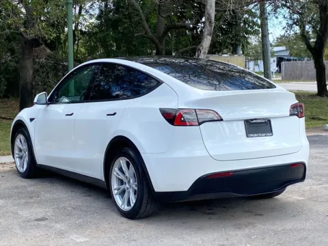 More photos of 2021 Tesla Model Y Long Range at Auto Trust USA, FL