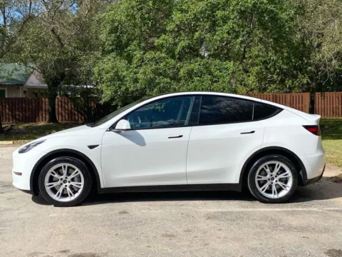 More photos of 2021 Tesla Model Y Long Range at Auto Trust USA, FL