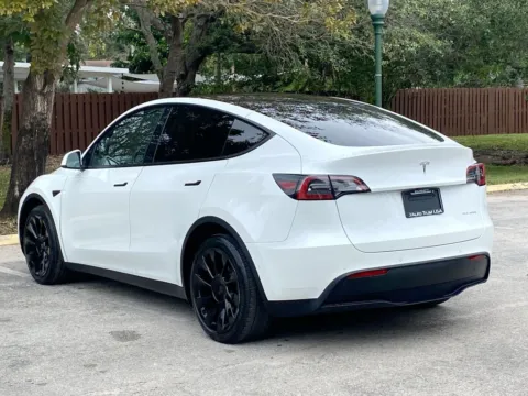 More photos of 2022 Tesla Model Y Long Range at Auto Trust USA, FL