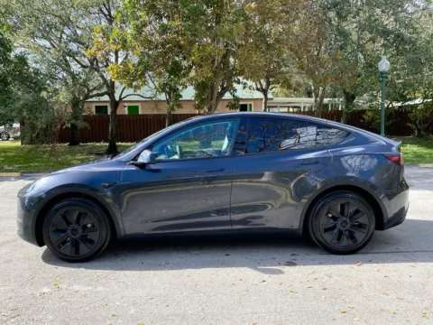 More photos of 2024 Tesla Model Y Long Range at Auto Trust USA, FL
