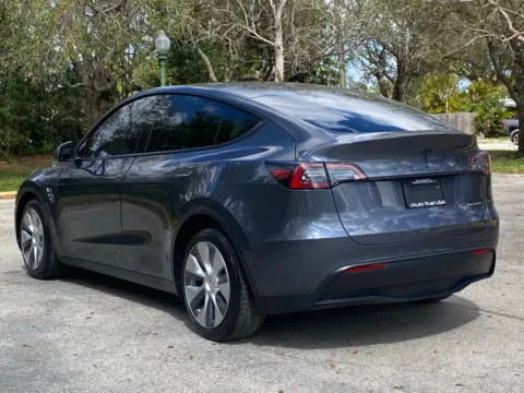 More photos of 2021 Tesla Model Y Long Range at Auto Trust USA, FL