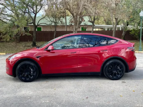 More photos of 2022 Tesla Model Y Long Range at Auto Trust USA, FL