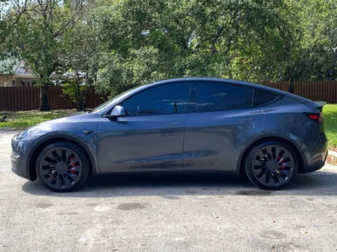 More photos of 2022 Tesla Model Y Performance at Auto Trust USA, FL
