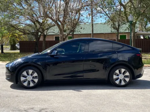 More photos of 2022 Tesla Model Y Long Range at Auto Trust USA, FL