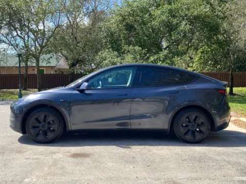 More photos of 2025 Tesla Model Y Long Range at Auto Trust USA, FL