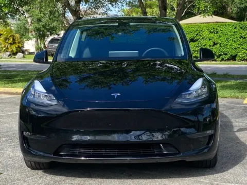 More photos of 2022 Tesla Model Y Long Range at Auto Trust USA, FL