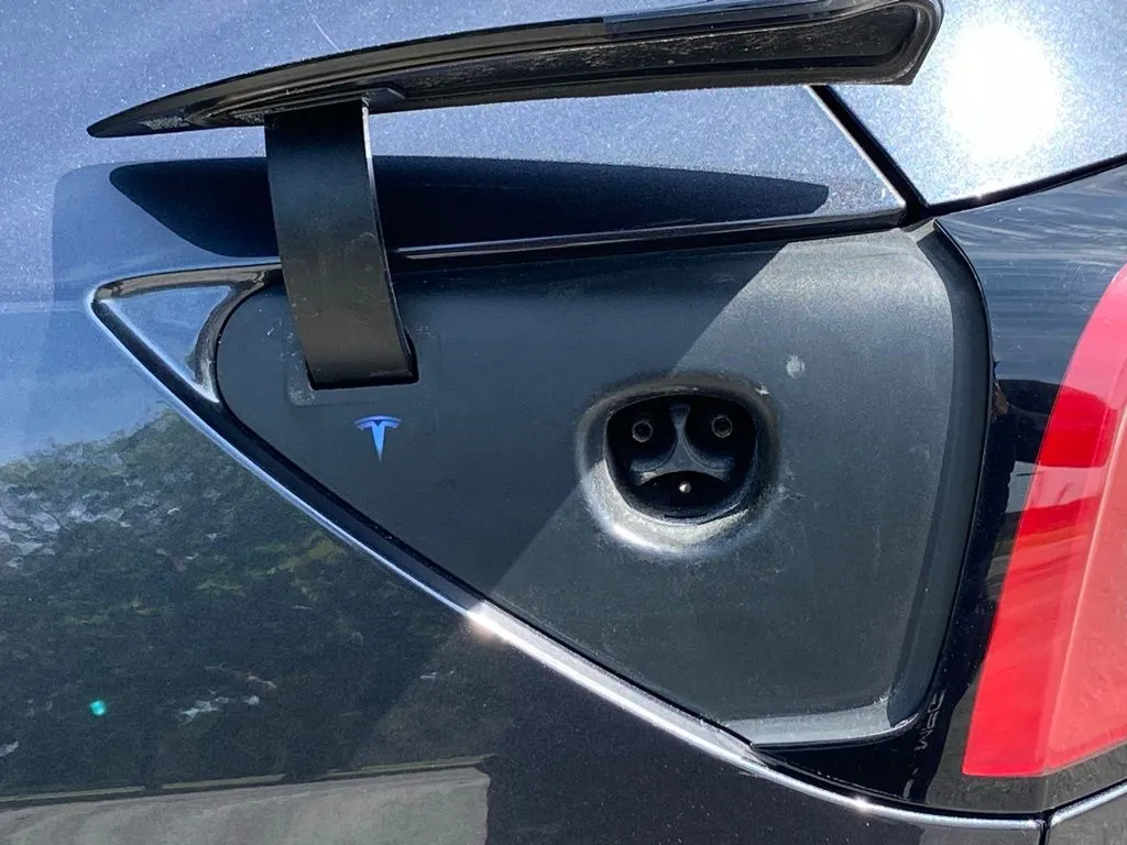 2025 Tesla Model Y Performance - Photo 12