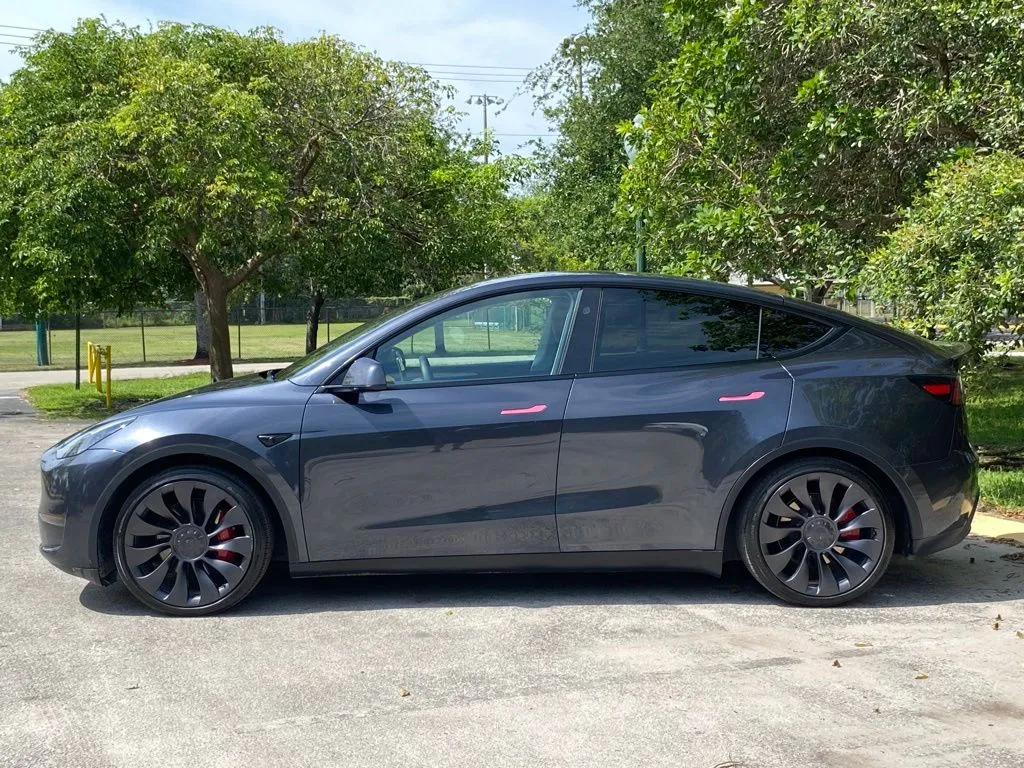 2025 Tesla Model Y Performance - Photo 6