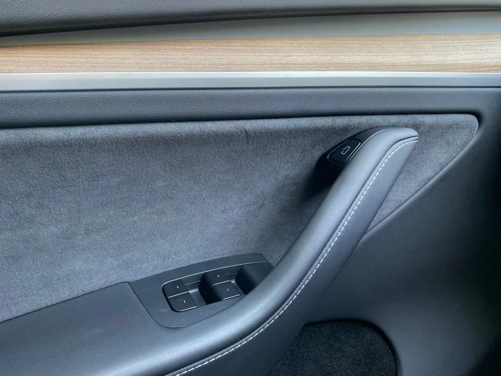 2025 Tesla Model Y Performance - Photo 15