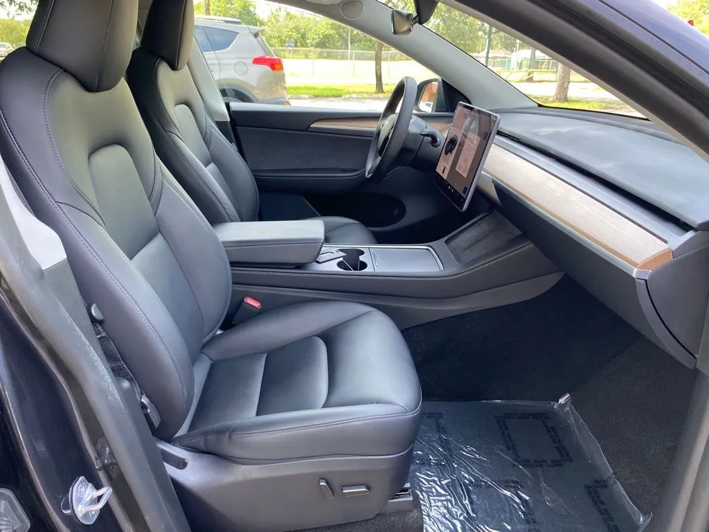 2025 Tesla Model Y Performance - Photo 17