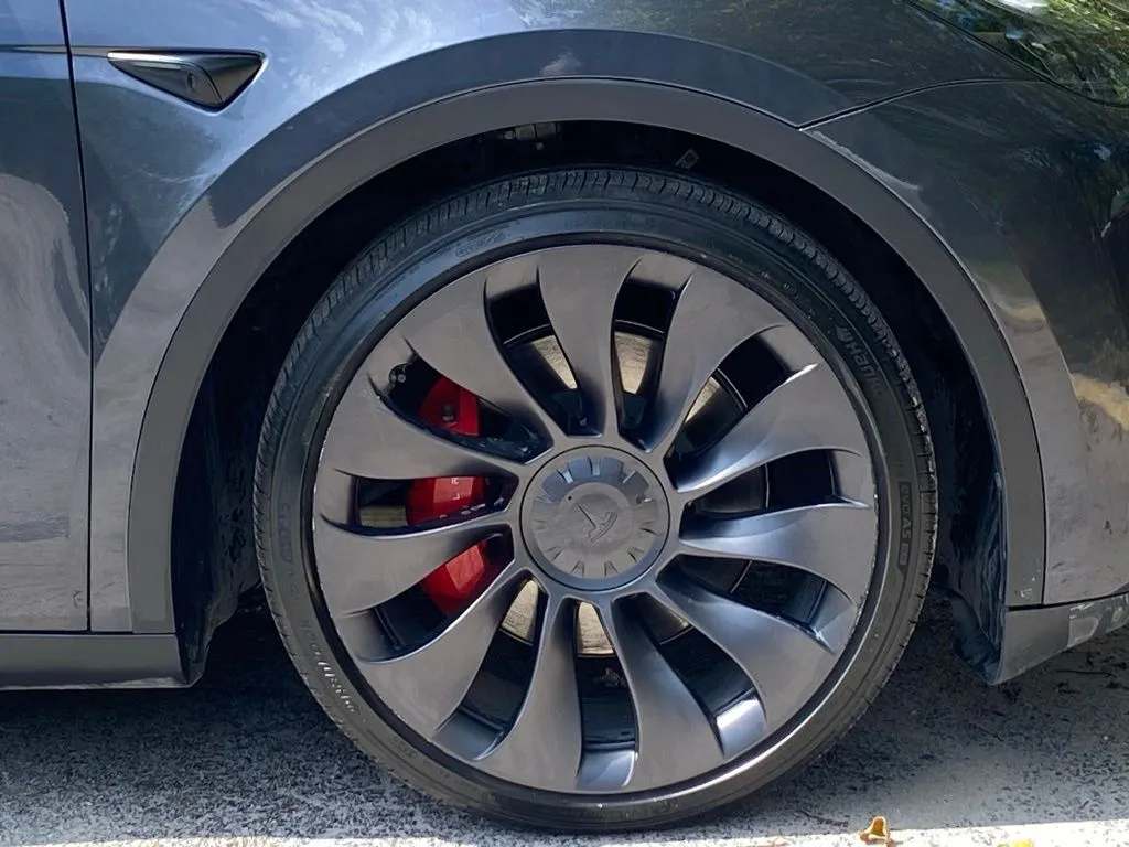 2025 Tesla Model Y Performance - Photo 11