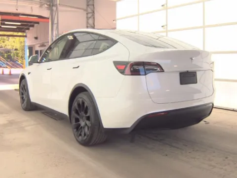 More photos of 2021 Tesla Model Y Long Range at Auto Trust USA, FL